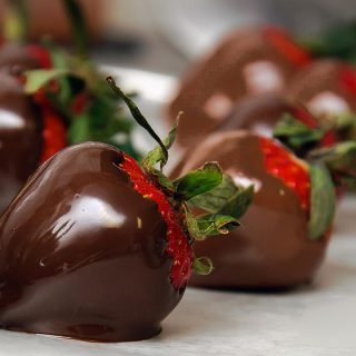 SUPERBOWL GERBS ALLERGY FRIENDLY DARK CHOCOLATE COVERED STRAWBERRIES RECIPE